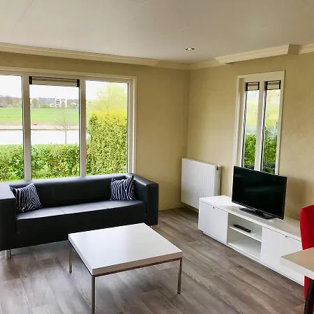 בית נופש Recreatiepark En Jachthaven Rhederlaagse Meren