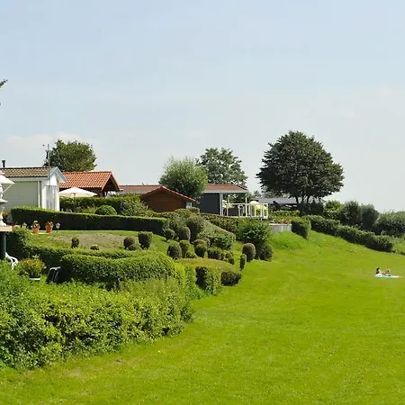 Recreatiepark En Jachthaven Rhederlaagse Meren בית נופש *