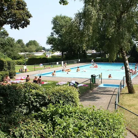 בית נופש Recreatiepark En Jachthaven Rhederlaagse Meren