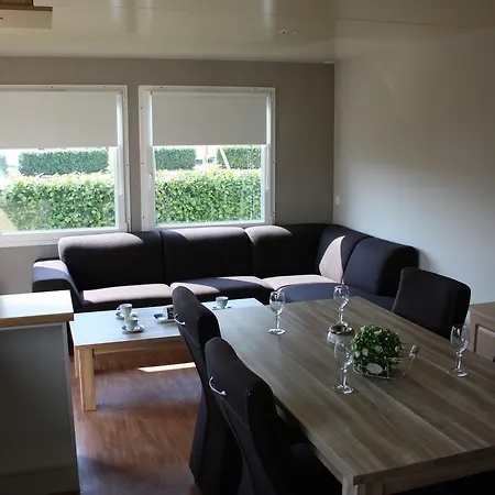Ferienhaus Recreatiepark En Jachthaven Rhederlaagse Meren Lathum