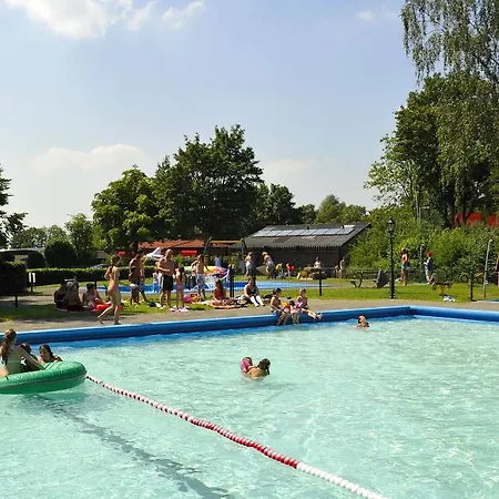 Recreatiepark En Jachthaven Rhederlaagse Meren בית נופש *