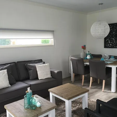 Recreatiepark En Jachthaven Rhederlaagse Meren בית נופש