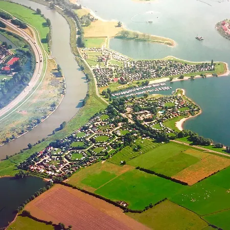 בית נופש Recreatiepark En Jachthaven Rhederlaagse Meren