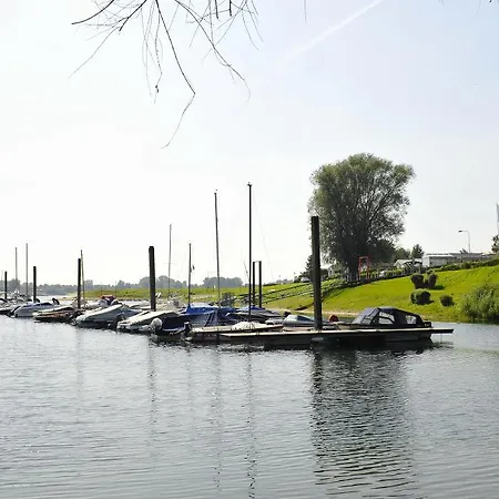 Recreatiepark En Jachthaven Rhederlaagse Meren בית נופש Lathum