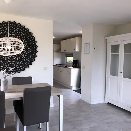 Recreatiepark En Jachthaven Rhederlaagse Meren בית נופש