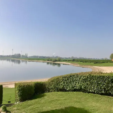 בית נופש Recreatiepark En Jachthaven Rhederlaagse Meren Lathum