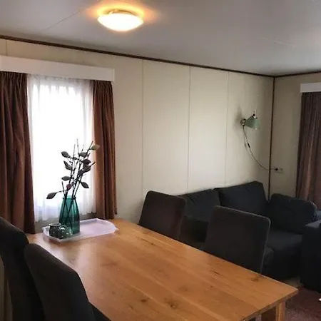 Recreatiepark En Jachthaven Rhederlaagse Meren בית נופש *
